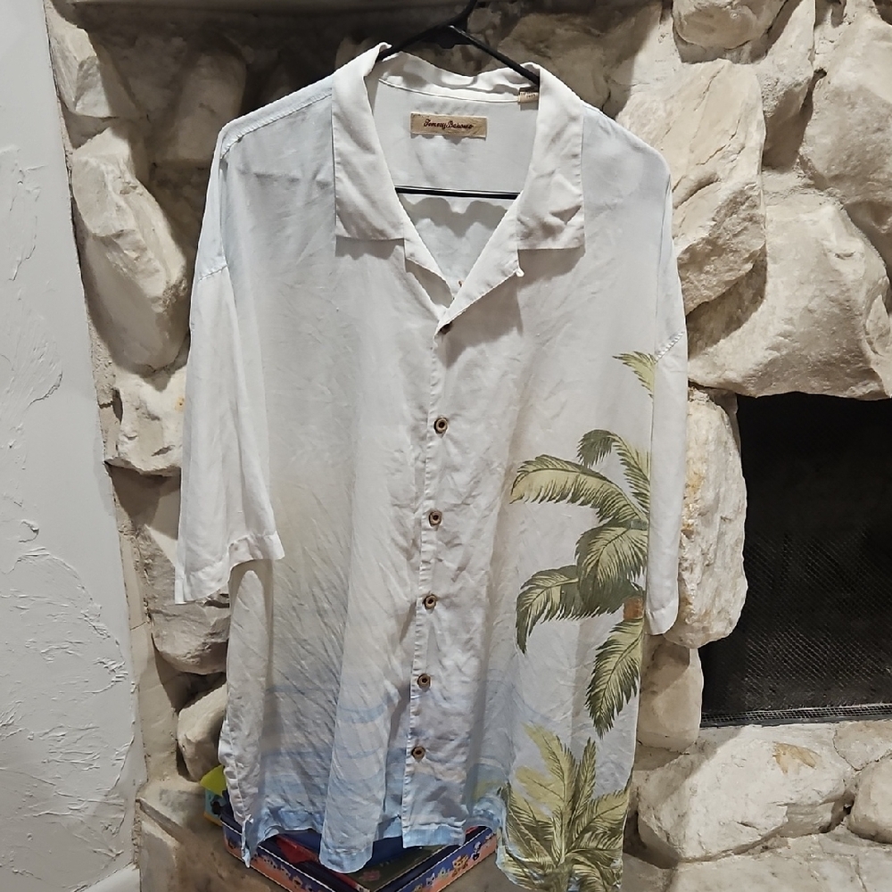 Tommy Bahama White and Green Casual Button Down Shirt